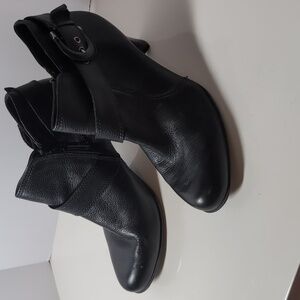 Nurture Black Leather Ankle Boots w/Buckles Women's Size 11M